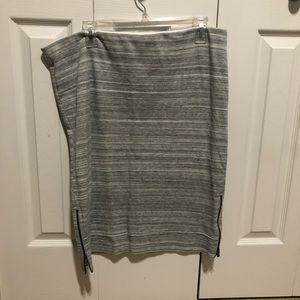 Loft: Grey and White Stretch Pencil Skirt.